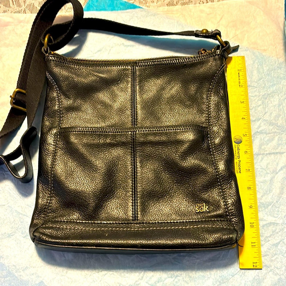 The SAK Iris 104118 Black Leather Crossbody Handbag, very nice Leather